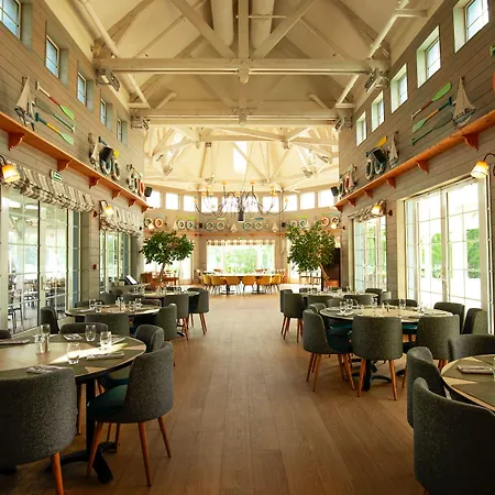 Center Parcs Le D'ailette منتزه العطل